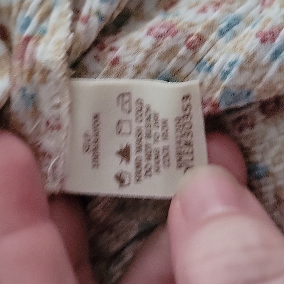 Hem & Thread Women's Top - Picture 8 of 10